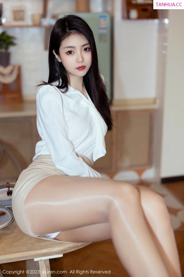 可乐Vicky  [XiuRen]高清写真图 2023.03.24 No.6465 可乐Vicky 短裙美腿第25张图片